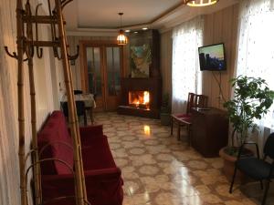 Televiisor ja/või meelelahutuskeskus majutusasutuses Guest House Shvelidze