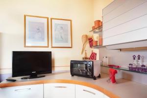 A kitchen or kitchenette at Villa il Pino by VacaVilla