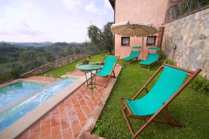 The swimming pool at or close to Villa il Pino by VacaVilla