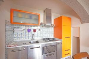 A kitchen or kitchenette at Villa il Pino by VacaVilla