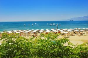 Gallery image of Regent Beach Hotel & Apartments in Catona