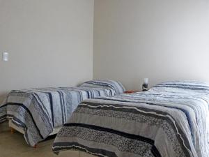 Una cama o camas en una habitación de Departamentos Valeria Medanos