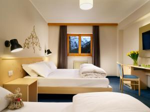 Postel nebo postele na pokoji v ubytování Hotel Principe Marmolada + 37 fotografií