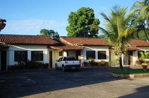 a white car parked in front of a house at Pousada Do Bosque in Itajuípe