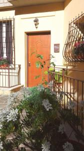 a front door of a house with flowers at Alfieri home holiday in Rome