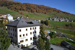 Nespecifikovaný výhled na hory nebo výhled na hory při pohledu z hotelu