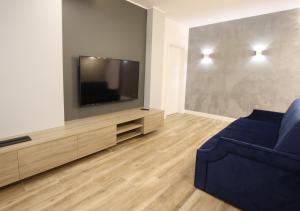 Μια τηλεόραση ή/και κέντρο ψυχαγωγίας στο Apartament Jezuicka 24 +8 φωτογραφίες