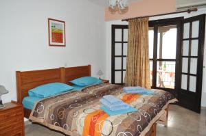 Posteľ alebo postele v izbe v ubytovaní Giannis Maria Apartments
