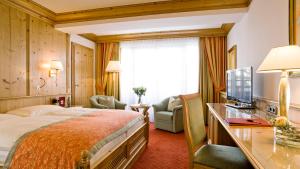 Rúm í herbergi á Superior Hotel Tirolerhof - Zell am See