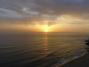 an image of a sunset over the ocean at Casa das Conchas in Ericeira