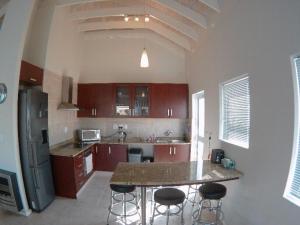 Η κουζίνα ή μικρή κουζίνα στο Sunbird-Admiral Island holiday house