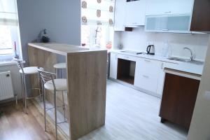 
A kitchen or kitchenette at Apartment in the city center
