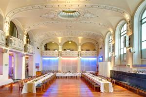 Reštaurácia alebo iné gastronomické zariadenie v ubytovaní Theatrino Hotel
