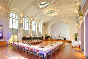 Reštaurácia alebo iné gastronomické zariadenie v ubytovaní Theatrino Hotel