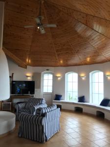 a living room with two chairs and a couch at Villa Ferreirinha in Santa Cruz das Flores