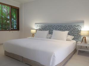 Un pat sau paturi într-o cameră la Silversand Villa