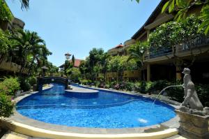 Bazén v ubytování Melasti Beach Resort & Spa Legian nebo v jeho okolí