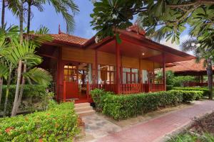 Vonkajšia záhrada v ubytovaní PP Erawan Palms Resort