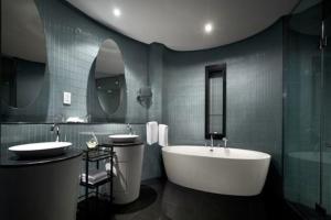 Koupelna v ubytování E&O Residences Kuala Lumpur
