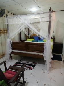 Rúm í herbergi á Suriya Homestay Mirissa