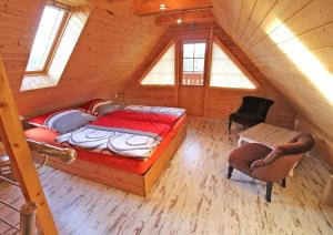 Ein Bett oder Betten in einem Zimmer der Unterkunft Ferienhaus Kleinzerlang SEE 9371