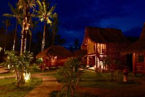Ein Garten an der Unterkunft Beranda Ecolodge