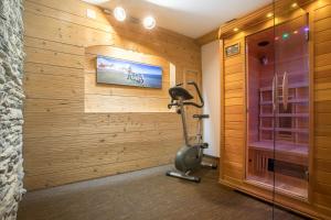 Posilňovňa alebo fitness centrum v ubytovaní Chalet Holzerstubn