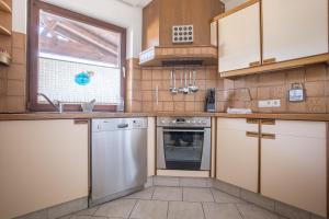 Kuchyň nebo kuchyňský kout v ubytování Chalet Holzerstubn