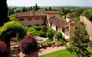 una vista aerea di una casa con giardino di Casa Rosa a Firenze