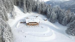 Obiekt Kasermandl Berghütte zimą