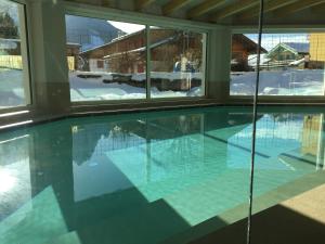 Bazén v ubytování Hotel El Paster nebo v jeho okolí