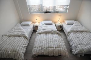 Postel nebo postele na pokoji v ubytování Apartment Wave -Luxury massage chair-Infrared Sauna, Parking with video surveillance, Entry with PIN 0 - 24h, FREE CANCELLATION 24 hours before Check In, Premium pillows and mattress
