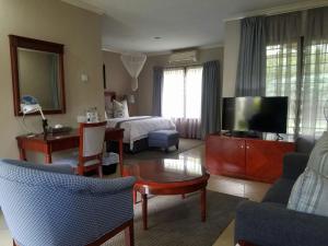 Area tempat duduk di Ufulu Gardens Hotel