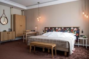 Postel nebo postele na pokoji v ubytování Château Cordeillan-Bages