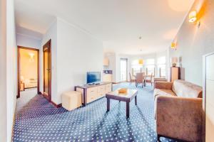 TV a/nebo společenská místnost v ubytování Continental, Sun & Snow