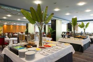 Altis Suites Apartamentos Turísticos 레스토랑 또는 맛집