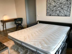 Postel nebo postele na pokoji v ubytování Viru Väljak Lux Apartment