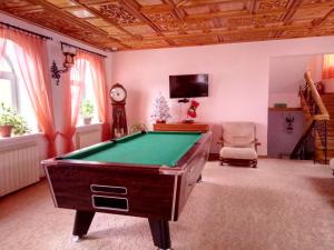 a living room with a pool table in it at Traktir U Prokopa in Suzdal