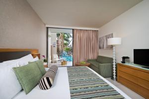 Letto o letti in una camera di Agamim by Isrotel Collection