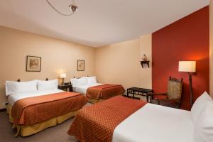 Posteľ alebo postele v izbe v ubytovaní Hotel Dann Monasterio