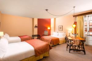 Posteľ alebo postele v izbe v ubytovaní Hotel Dann Monasterio