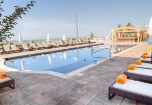 Bazén v ubytování Ocean Club Hotel nebo v jeho okolí