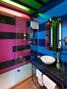 Kúpeľňa v ubytovaní Rooms Via Diaz + 13 fotografií