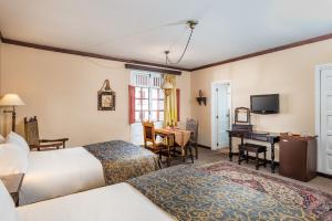 Posteľ alebo postele v izbe v ubytovaní Hotel Dann Monasterio