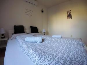 Postel nebo postele na pokoji v ubytování Rooms Deny