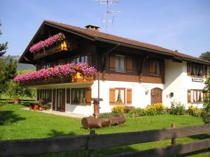 a house with flowers on the front of it at Haus Aigner in Fischen