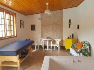 En eller flere senge i et værelse på Sítio Corta Vento + 30 billeder