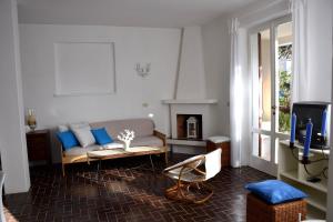 Area tempat duduk di Appartamento Montecristo 1