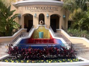 a building with a fountain in front of a building at Hollywood Hotel in Los Angeles