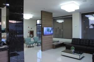 a living room with a couch and a flat screen tv at Hotel B&S in Nova Andradina